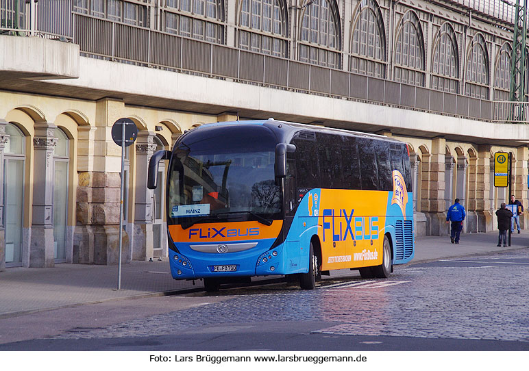 Fernbus vom Flixbus an der Haltestelle Dresden Hbf - Irisbus Magelys Pro