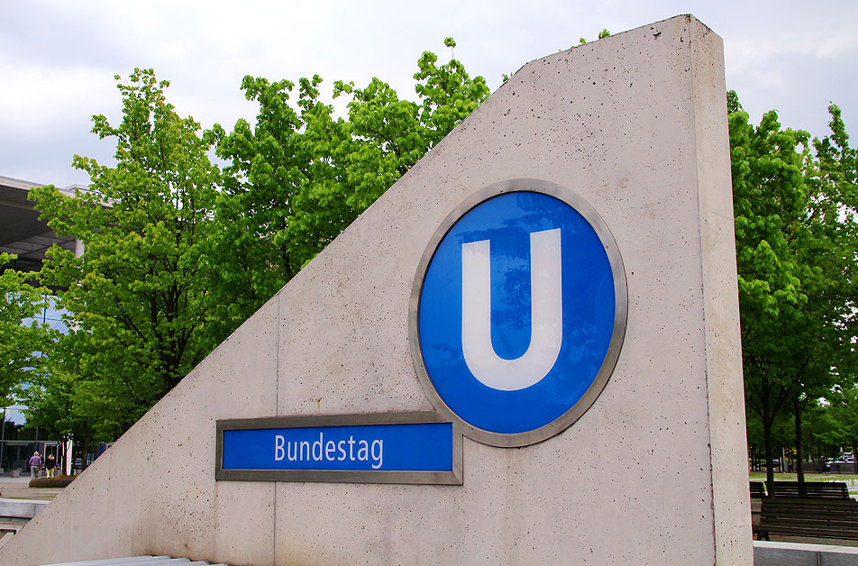 U-Bahn Haltestelle Bundestag in Berlin