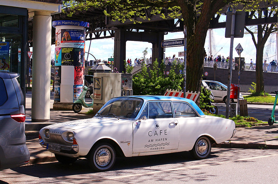Ein Ford P4 - 12M in Hamburg