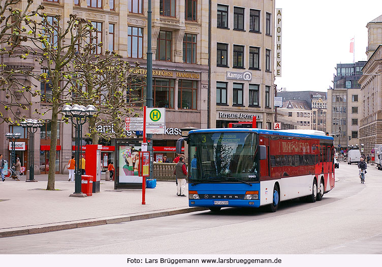 Der PVG Bus 192 - 9960 an der Haltestelle Rathausmarkt in Hamburg