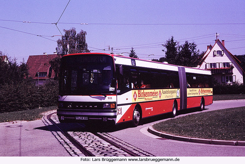 Ein Setra-Bus der Straßenbahn in Freiburg
