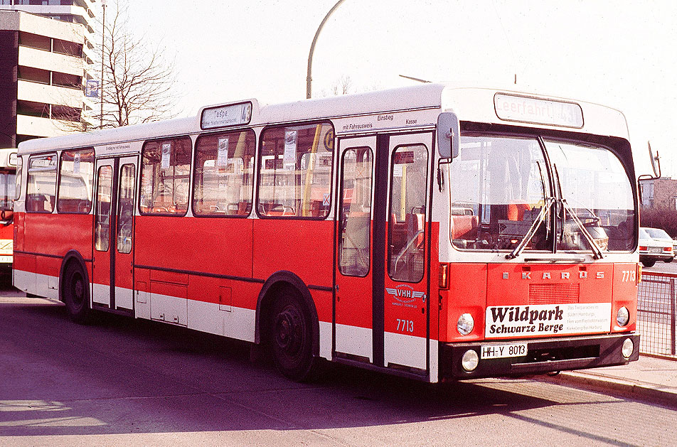 Der VHH Bus 7713 - ein Ikarus 190 Bus auf dem ZOB in Hamburg-Bergedorf