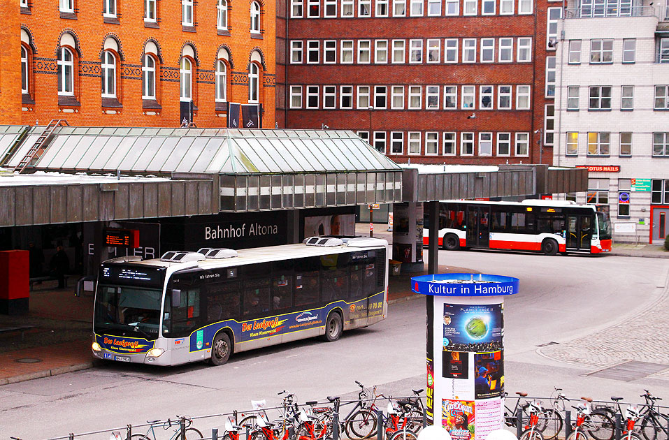 Ein VHH Bus auf dem Busbahnhof Altona in Hamburg