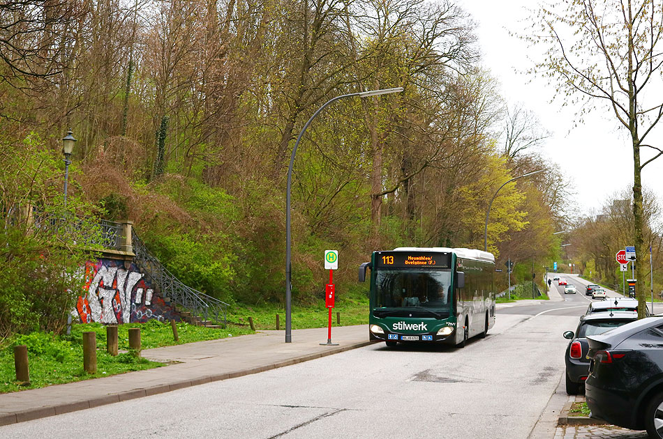 Die Bushaltestelle Neum&uuml;hler Kirchenweg