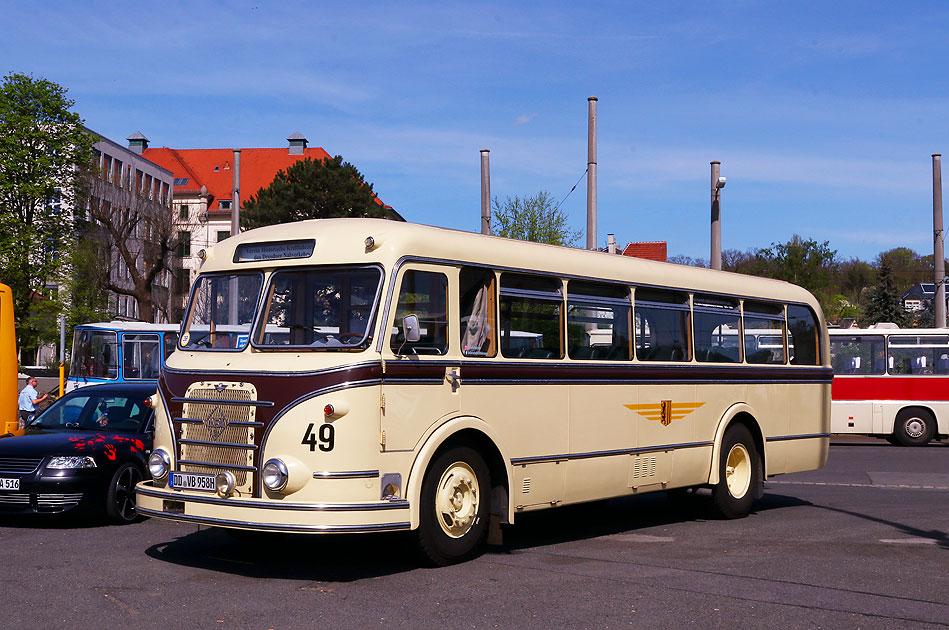 Ein IFA Horch H6B/S mit dem Baujahr 1956 der Wagen 49 vom Verein Historische Kraftfahrzeuge des Dresdner Nahverkehrs e.V.