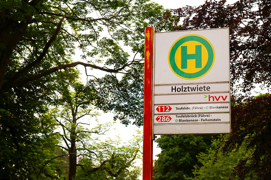 Die Bushaltestelle Holztwiete in Hamburg-Othmarschen