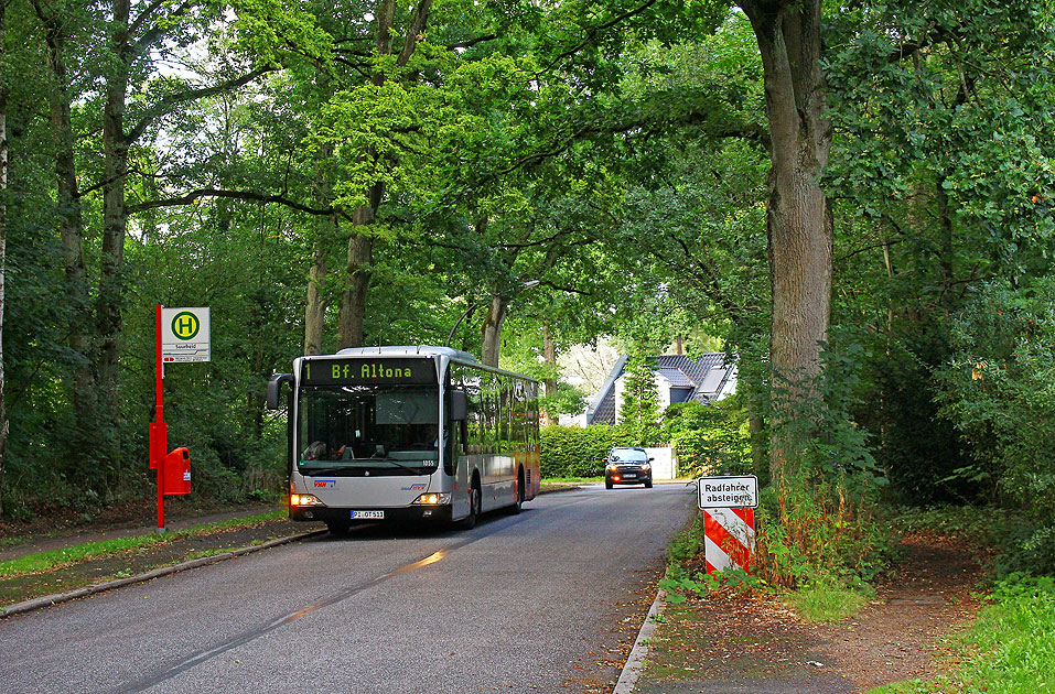 Die Bushaltestelle Suurheid in Hamburg-Rissen