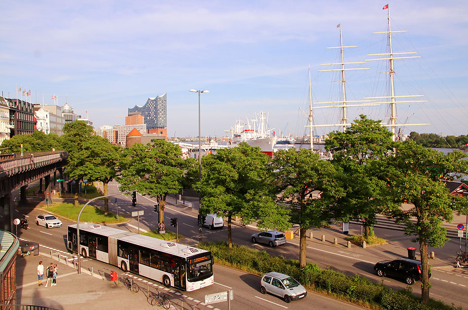 Welcher Bus fährt zu den Landungsbrücken?