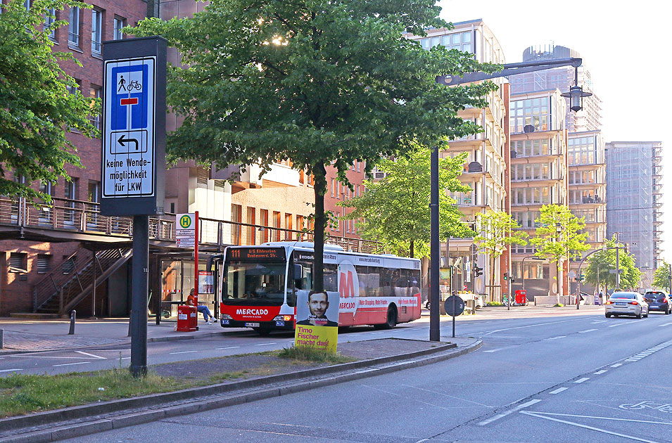 Die Bushaltestelle Am Kaiserkai (Elbphilharmonie) in Hamburg
