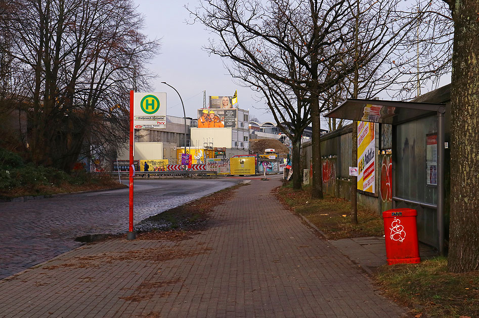 Die Bushaltestelle S-Bahn Diebsteich (Ostseite) in Hamburg-Altona