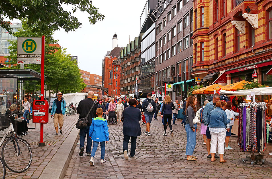 Der Fischmarkt in Hamburg ist eine Touristenattraktion