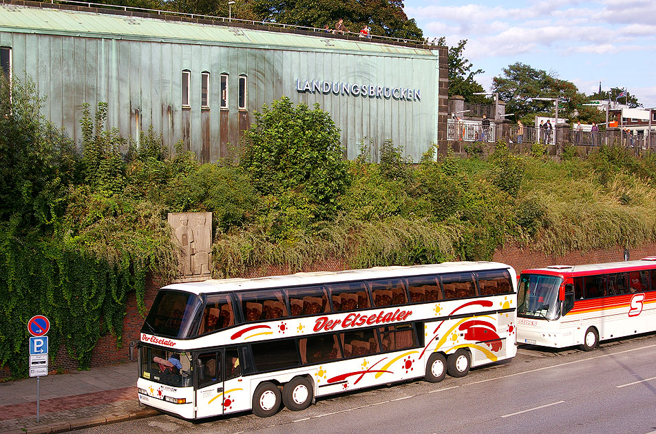 Ein Neoplan N 128/5 Megaliner