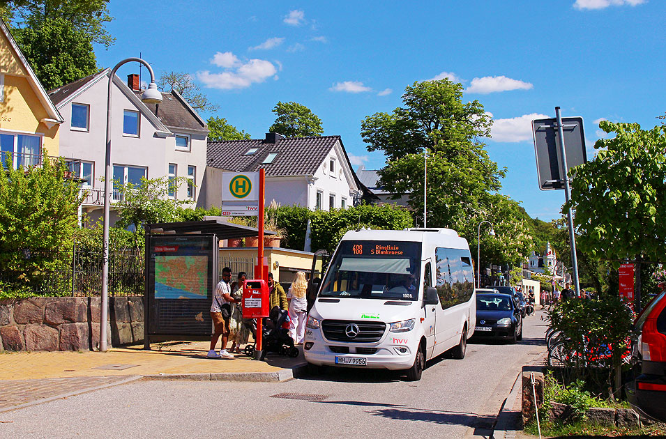 Die Bushaltestelle Blankenese Fähre - Die Bergziege in Blankenese