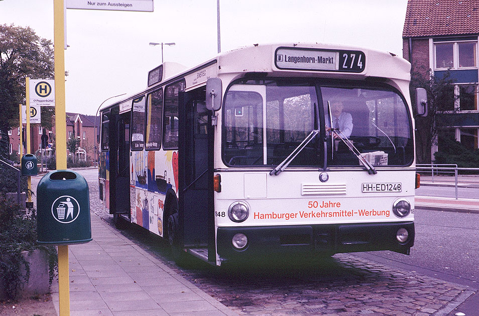Ein Hochbahn-Bus am Bahnhof Poppenbüttel in Hamburg