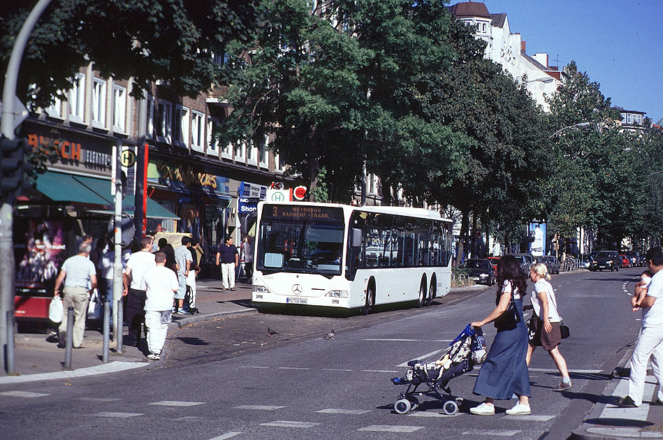 Ein PVG-Bus an der Haltestelle U-Bahn Feldstraße
