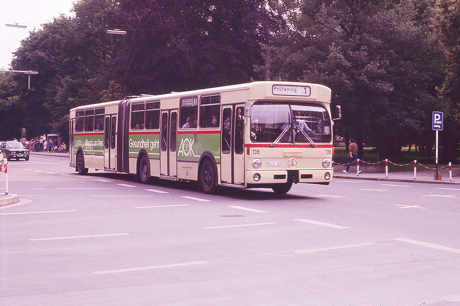 Ein RVB Bus in Regensburg - ein Mercedes O 317 G mit Vetter-Aufbau