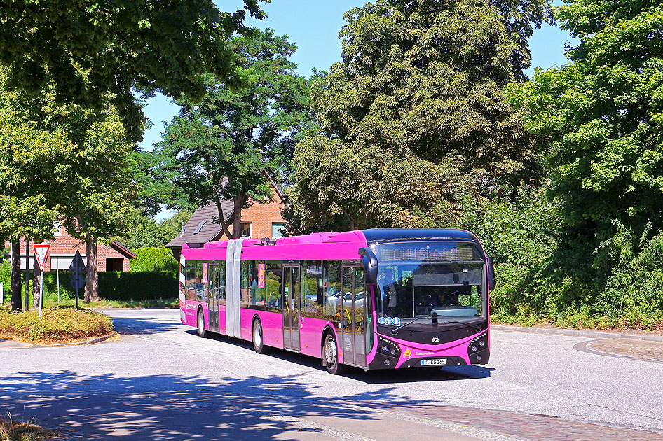 Ein Ecovista / SOR Bus an der Haltestelle U-Bahn Steinfurter Allee in Hamburg