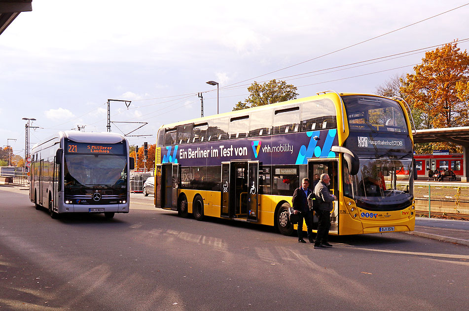 Berliner Doppeldeckerbus BVG 3576 auf dem ZOB in Hamburg-Bergedorf