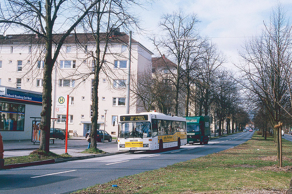 Die Bushaltestelle August-Kirch-Stra&szlig;e in Hamburg