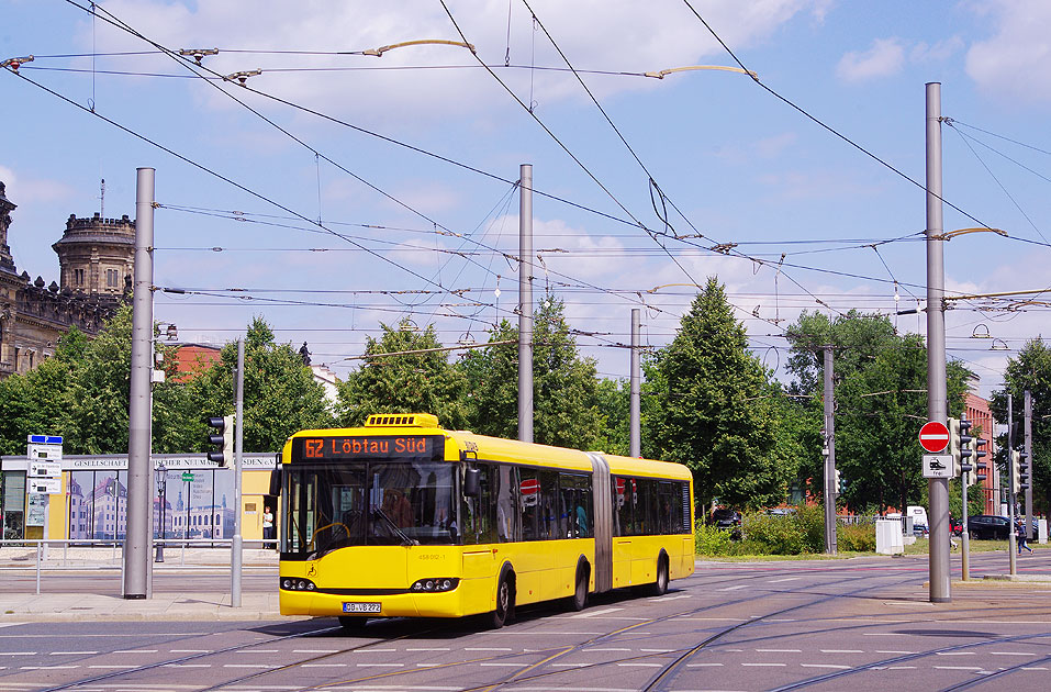 DVB Bus an der Haltestelle Pirnaischer Platz
