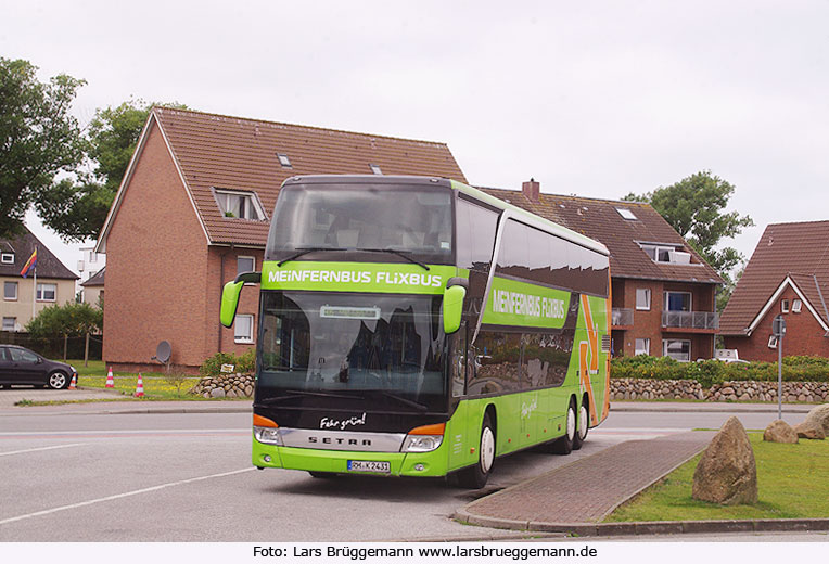 Ein Bus von Meinfernbus Flixbus an der Haltestelle List auf Sylt