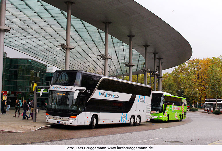 Ein Berlinlinienbus auf dem ZOB in Hamburg am letzten Betriebstag