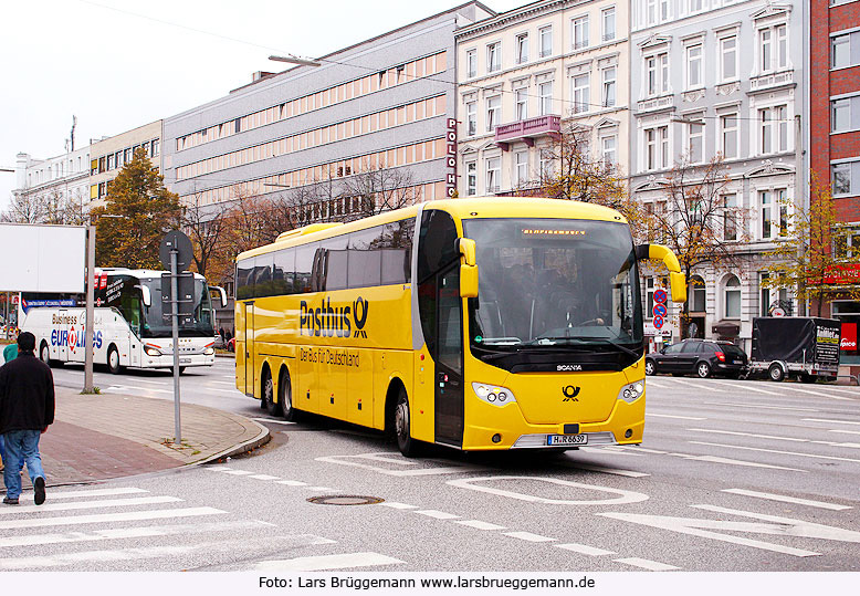 Ein Postbus am letzten Betriebstag in Hamburg