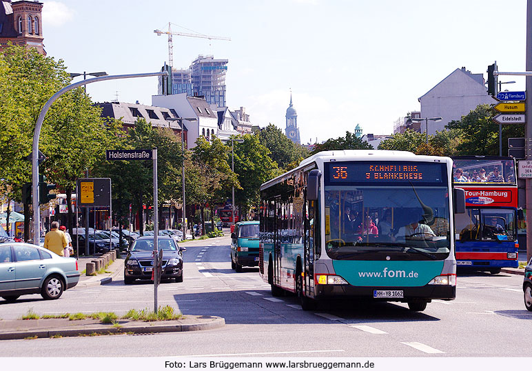Schnellbus in Hamburg auf der Reeperbahn und Linie 36