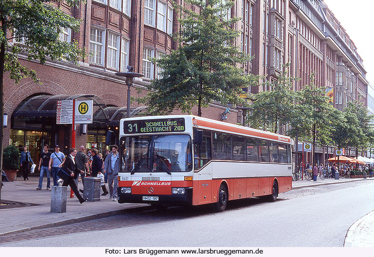 Der VHH-Bus 9401 an der Haltestelle Hauptbahnhof Mönckebergstraße