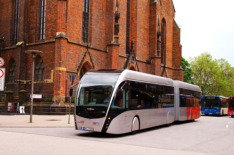 Elektromobilität: Der Van Hool Exqui.City im Einsatz bei der VHH in Hamburg auf der Metrobuslinie 3
