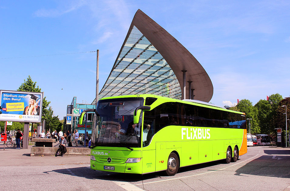 Ein Flixbus auf dem ZOB in Hamburg