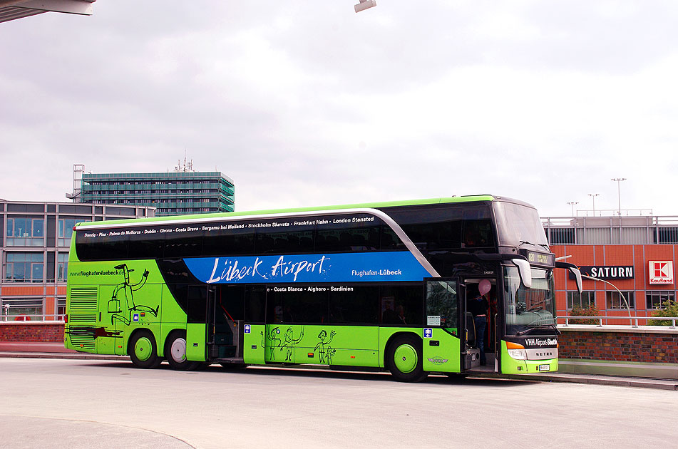 Der VHH Airport Shuttle Bus auf dem ZOB in Hamburg-Bergedorf