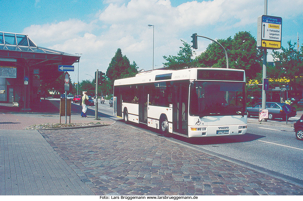 Der Volvo Bus 177 der PVG am Eidelstedter Platz in Hamburg