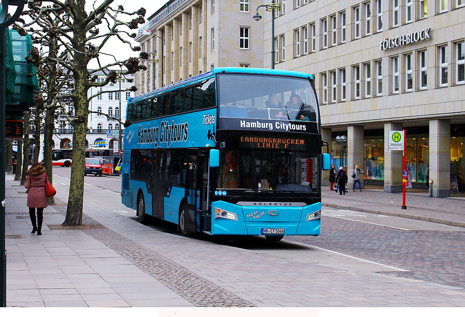 Ein Stadtrundfahrt Bus in Hamburg von Habmurg Citytours - ein Cobra Double Decker