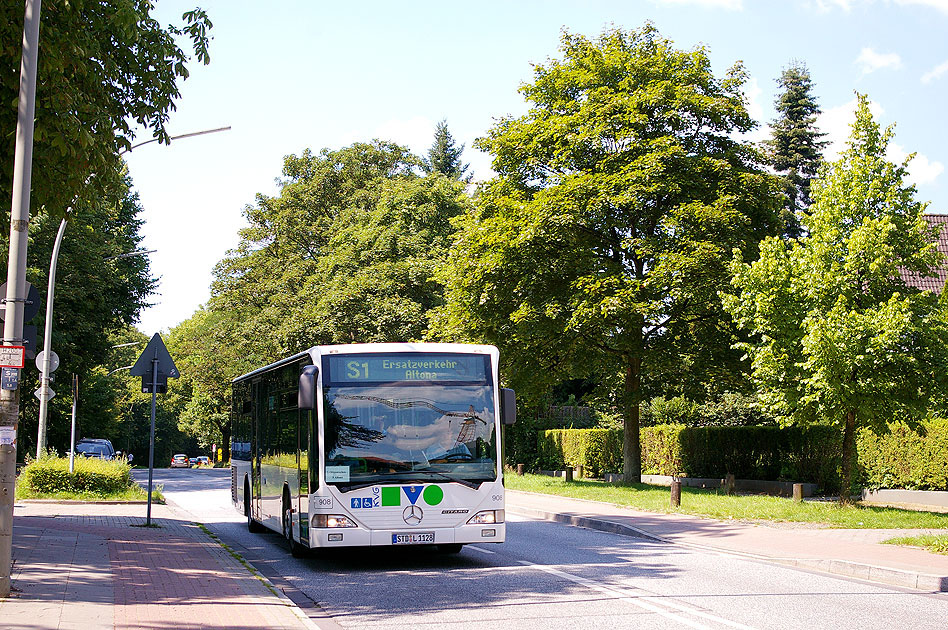 Ein KVG-Bus im SEV für die Hamburger S-Bahn am Bahnhof Bahrenfeld