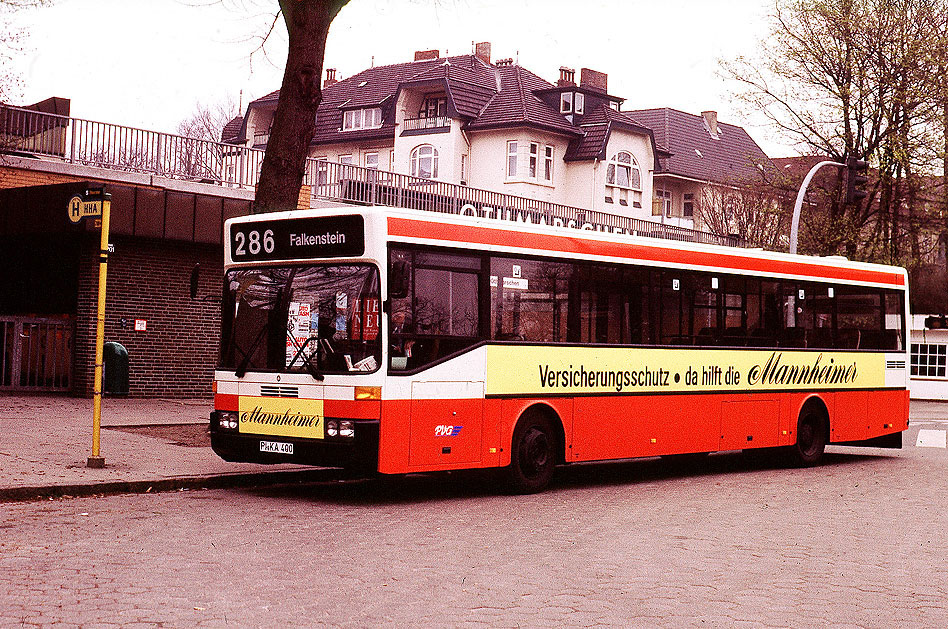 Der PVG Bus 400 an der Haltestelle S-Bahn Othmarschen
