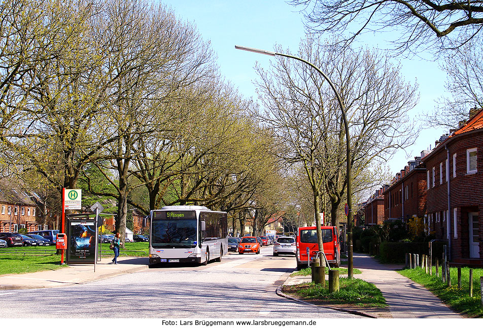Ein Bus der Linie 1 (vormals Buslinie 187) an der Haltestelle Zum Hünengrab