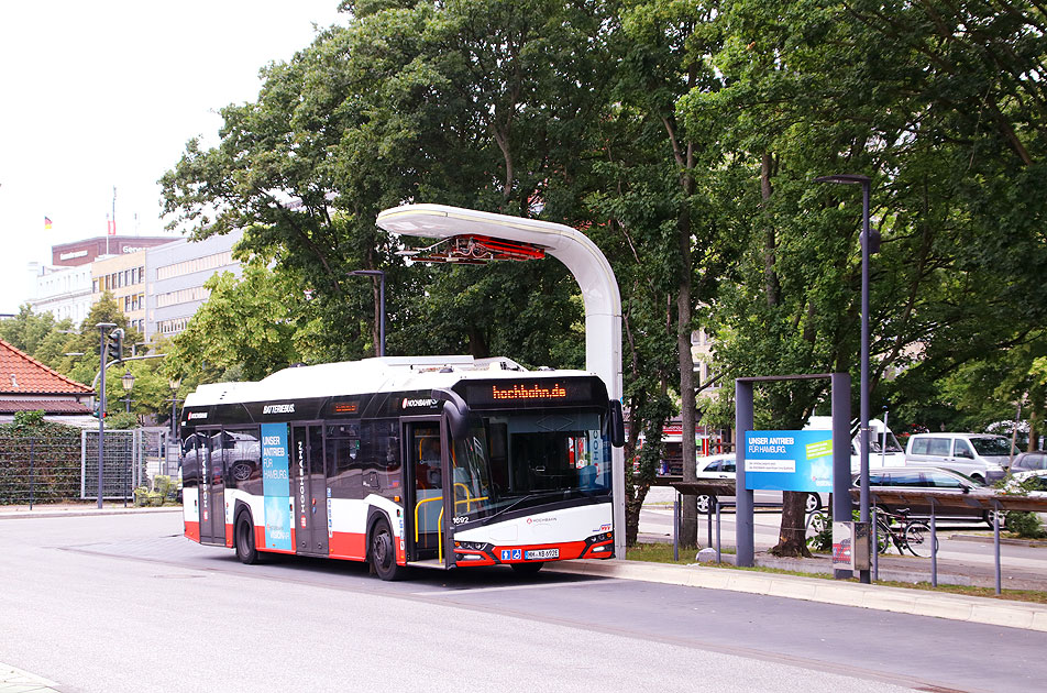 Ein Elektrobus der Hamburger Hochbahn vom Hersteller Solaris