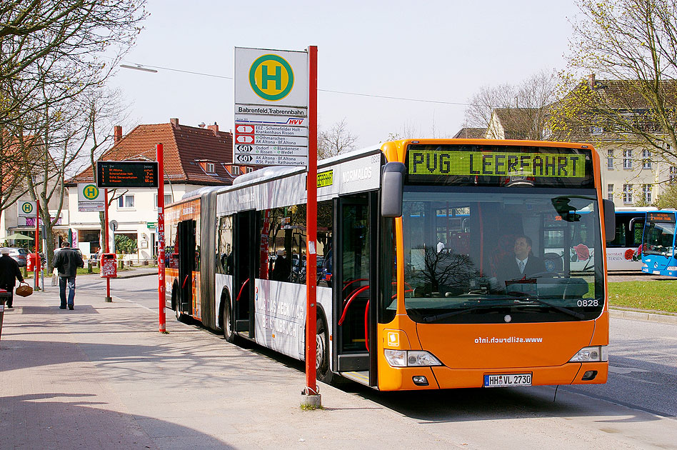 Ein VHH Bücherbus an der Haltestelle Bahrenfeld Trabrennbahn