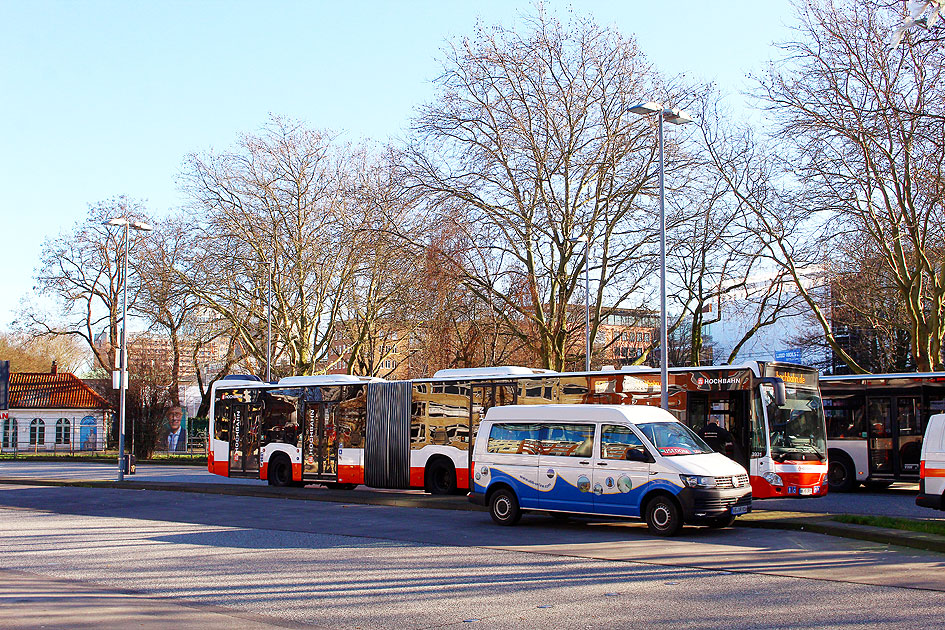 Ein Fernbus der Usedomer Bäderbahn auf dem ZOB in Hamburg