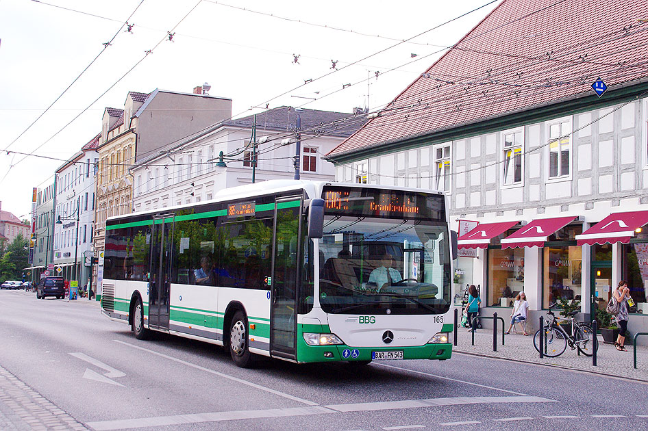 Ein Bus in Eberswalde an der Haltestelle Am Markt