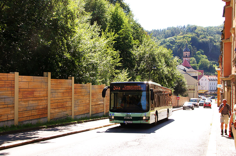 Ein RVSOE Bus am Bahnhof Königstein (Sächsische Schweiz)