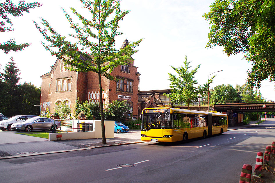 Dresden Haltepunkt Strehlen mit eimem Bus der Buslinie 61