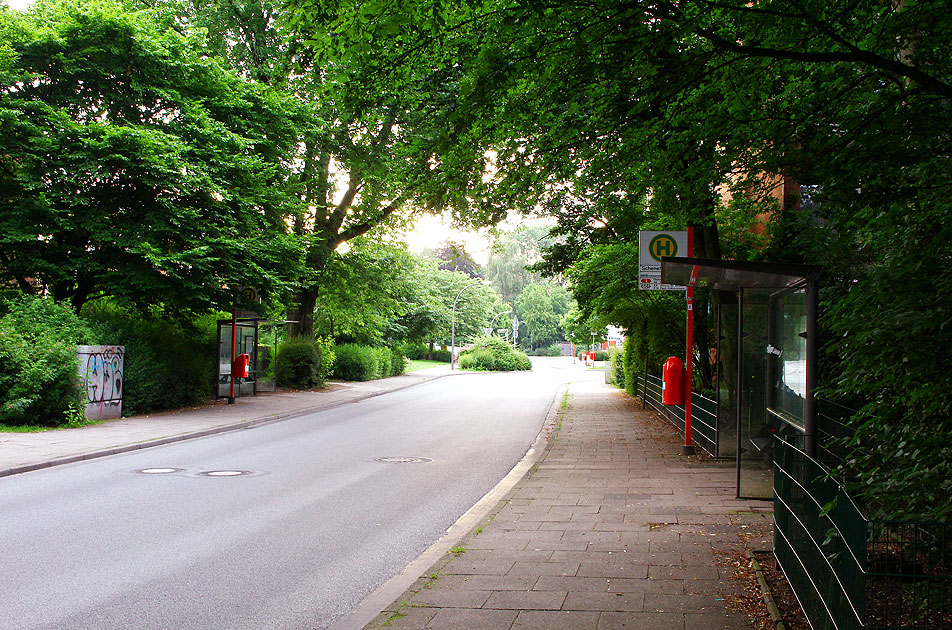 Die Bushaltestelle Schenefelder Holt in Hamburg-Iserbrook