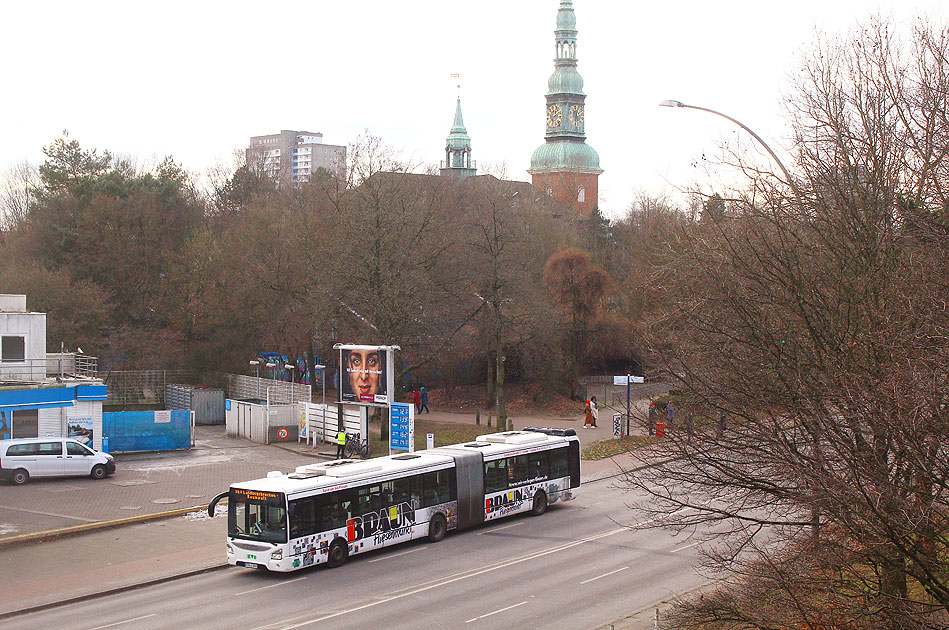 Ein KVG Bus in der Hamburger Königstraße im SEV für die Hamburger S-Bahn