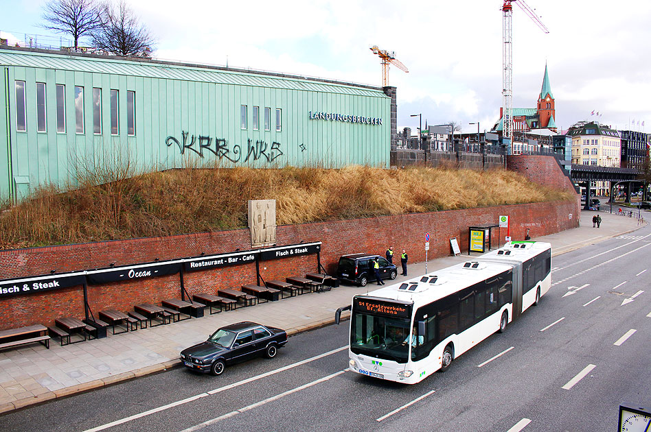 Ein KVG Bus am Bahnhof Landungsbrücken