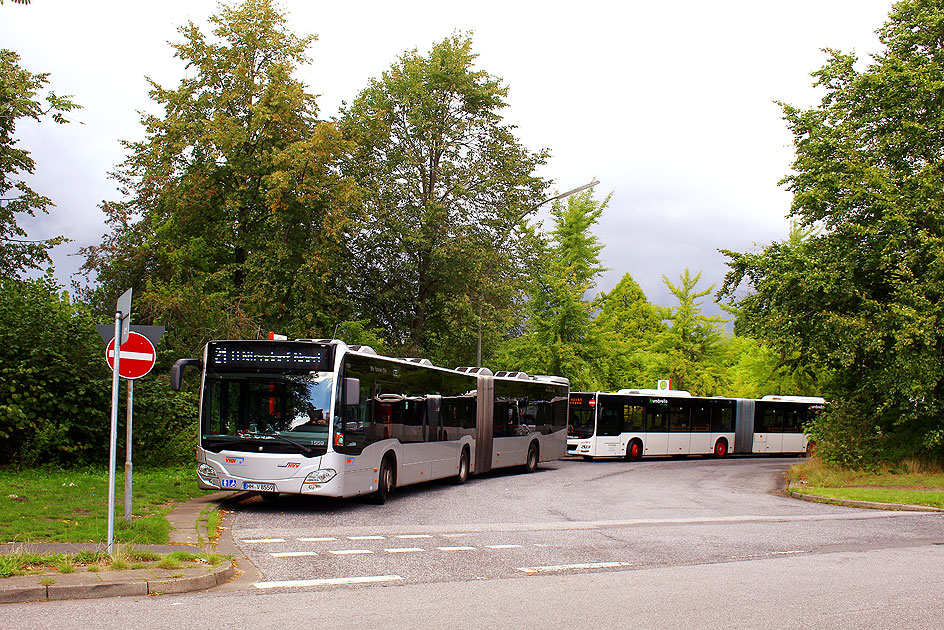 Ein VHH Bus an der Haltestelle Bahnhof Klein Flottbek