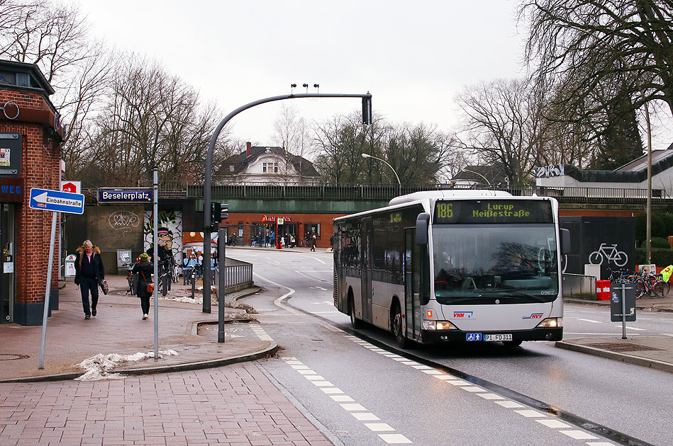 Ein VHH Bus am Bahnhof Othmarschen