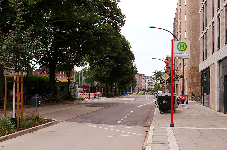 Die Bushaltestelle Eva-Rühmkorf-Straße in der Neue Mitte Altona