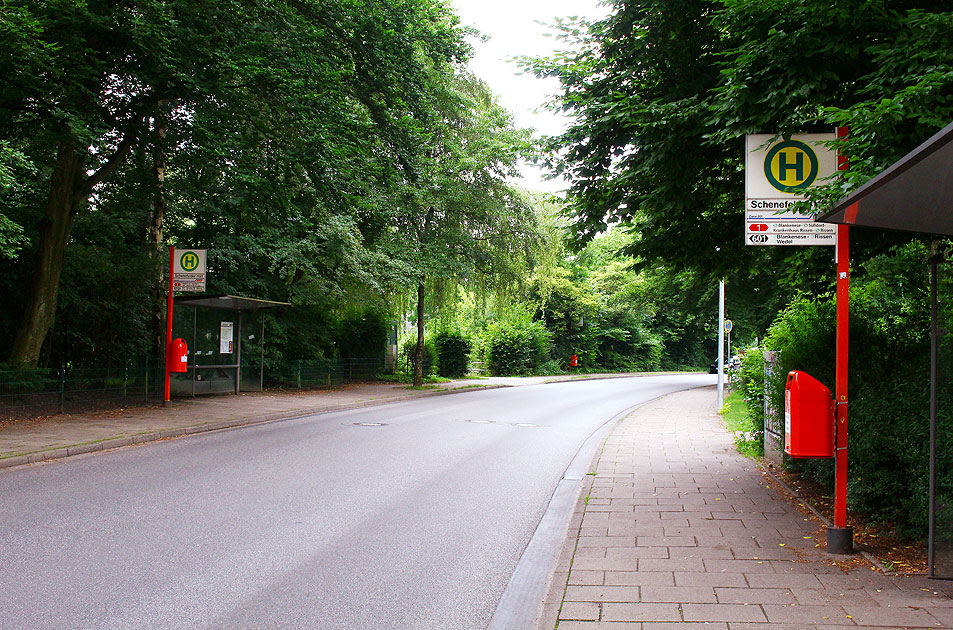 Die Bushaltestelle Schenefelder Holt in Hamburg-Iserbrook der Buslinie 1 (vormals 187)